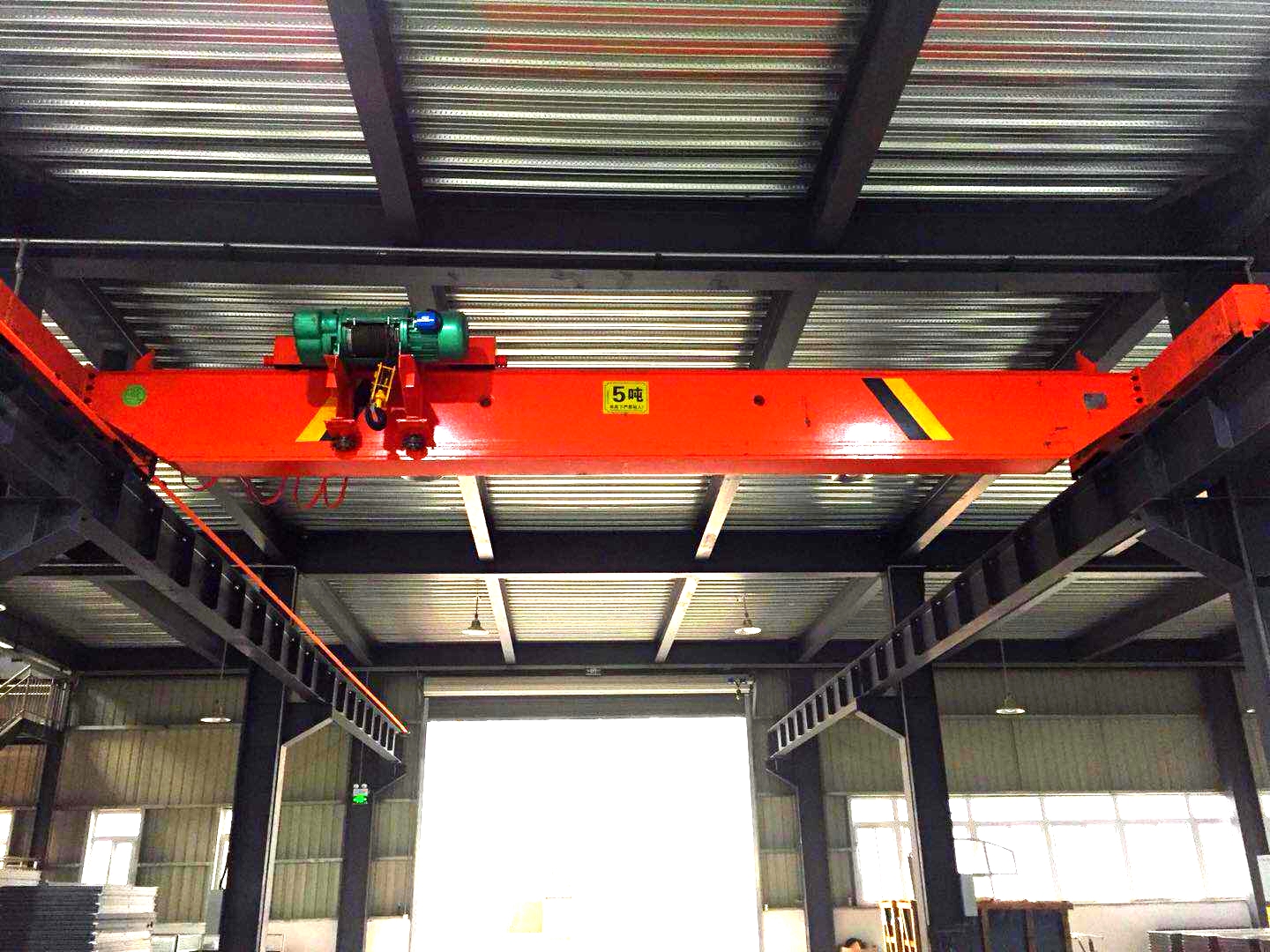 天津電動(dòng)單梁起重機(jī)廠家 重工機(jī)械源頭生產(chǎn)制造 電動(dòng)單梁起重機(jī)