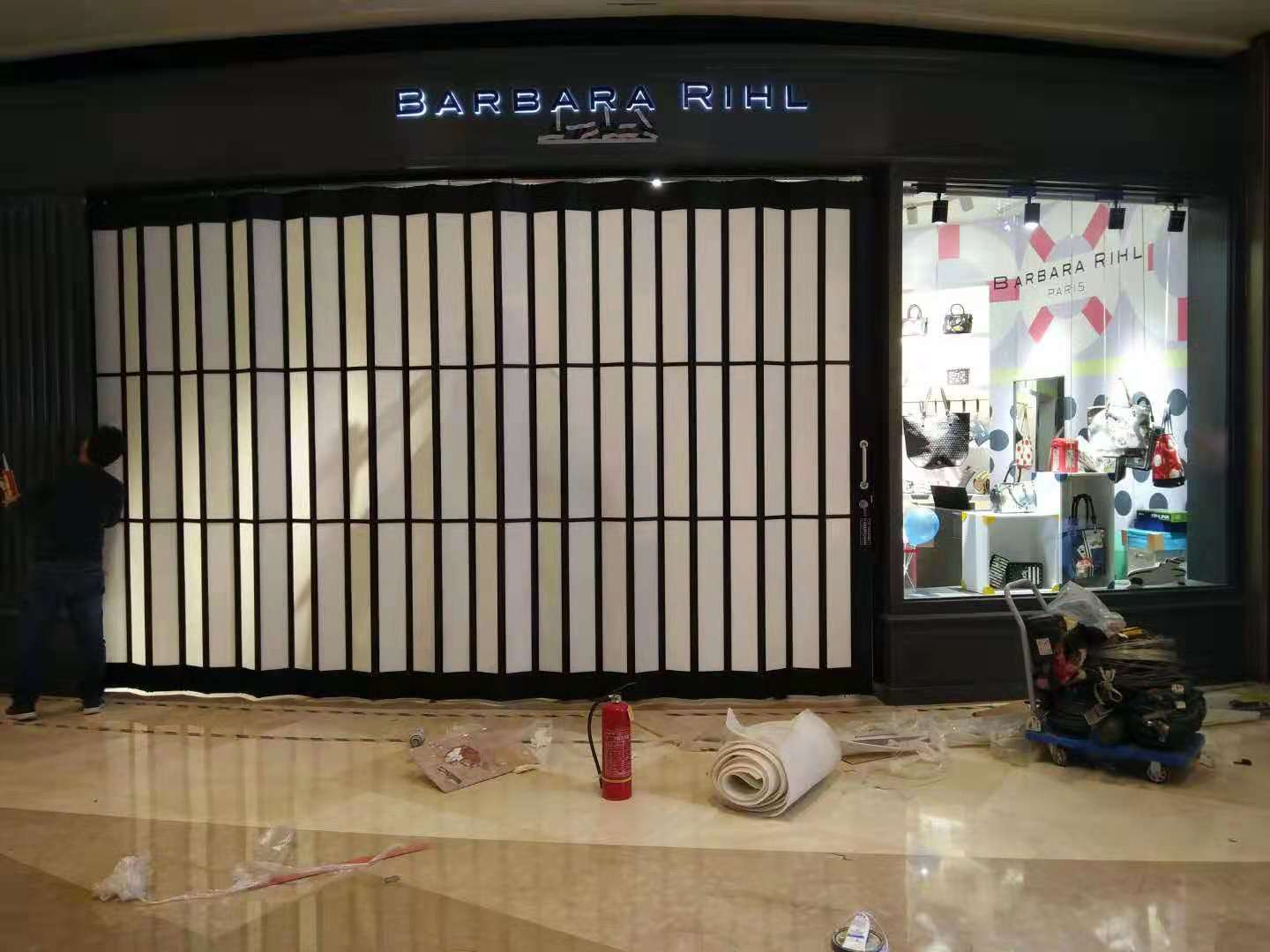 水晶卷簾門 供應(yīng)水晶折疊門 安裝電動水晶門 水晶門價格