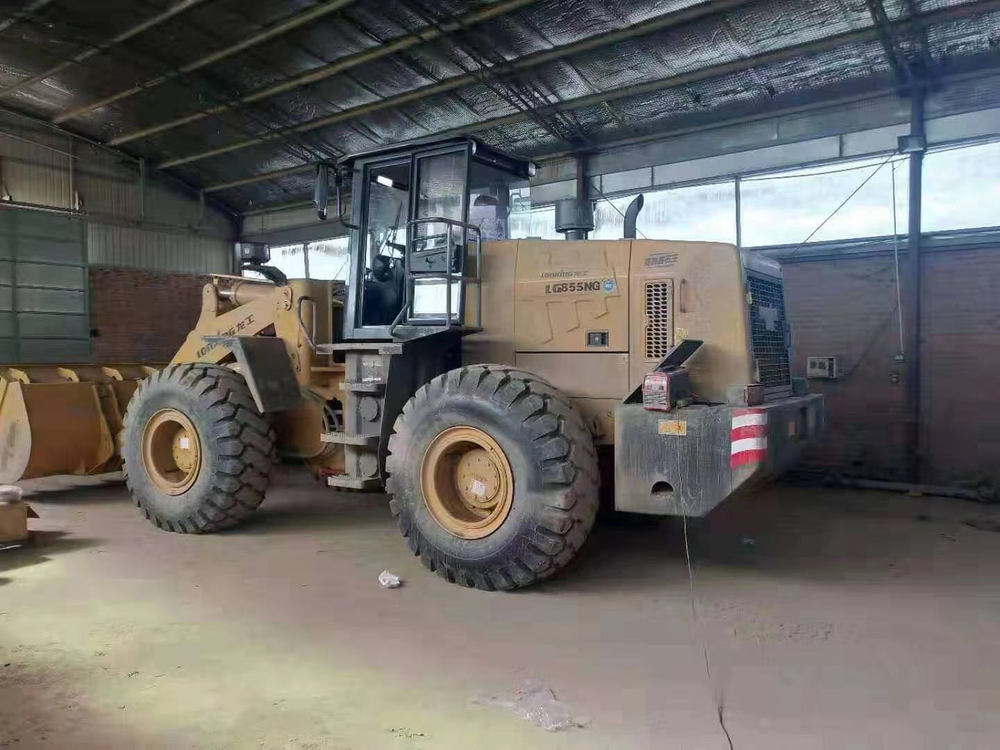轉(zhuǎn)讓 二手個(gè)人50臨工裝載機(jī)沙場(chǎng)用車(chē)