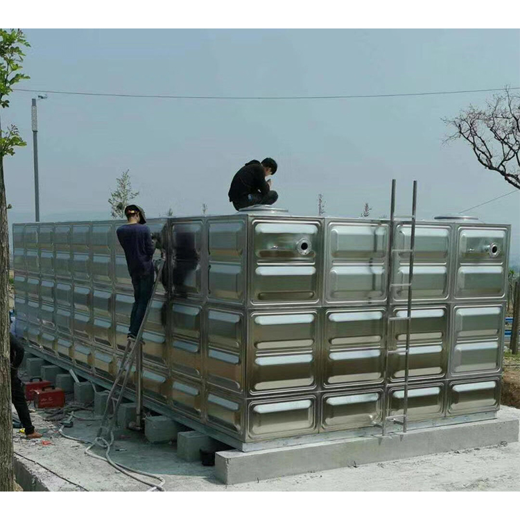 北京不銹鋼水箱 汽車(chē)淋水器-消防水箱 生活水箱 坤航科技直銷(xiāo)
