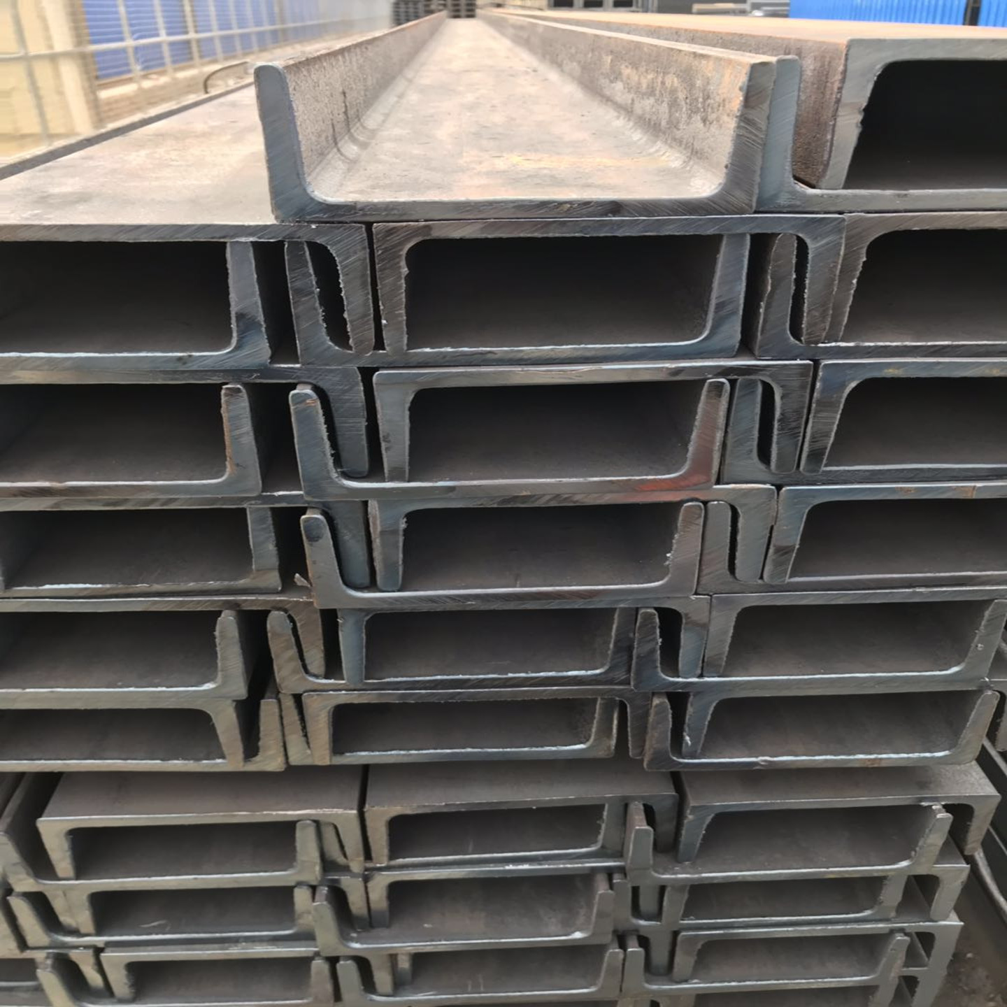 寧河區(qū)槽鋼批發(fā) Q235B熱鍍鋅槽鋼廠家 定尺槽鋼價(jià)格