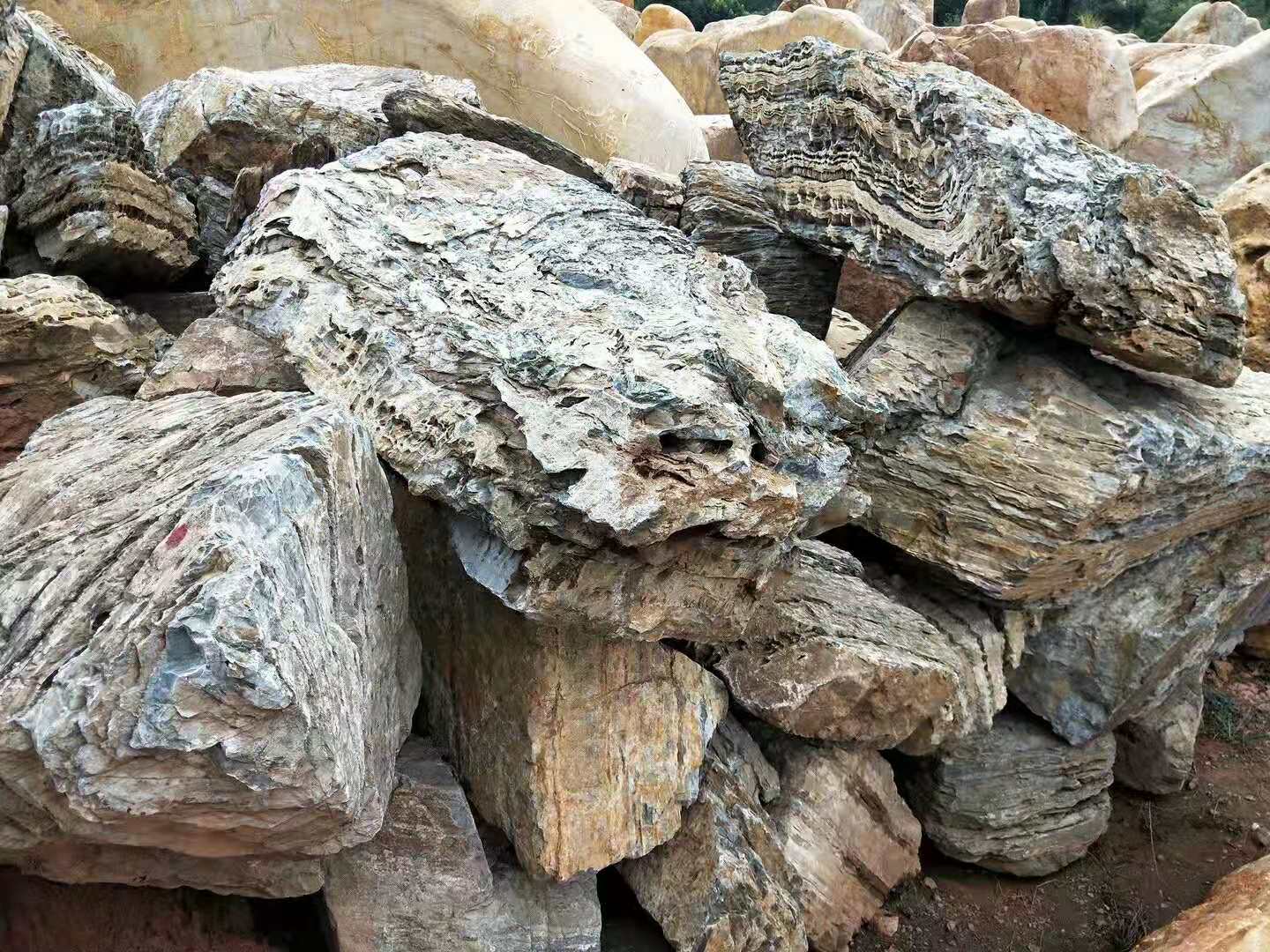 湘西千層石廠家批發(fā)價(jià)格靈壁石假山制作青千層產(chǎn)地